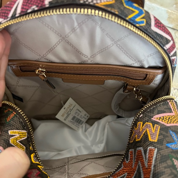 Michael Kors signature logo backpack - Picture 3 of 13